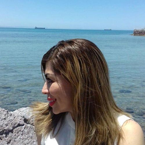Eva in front of the ocean